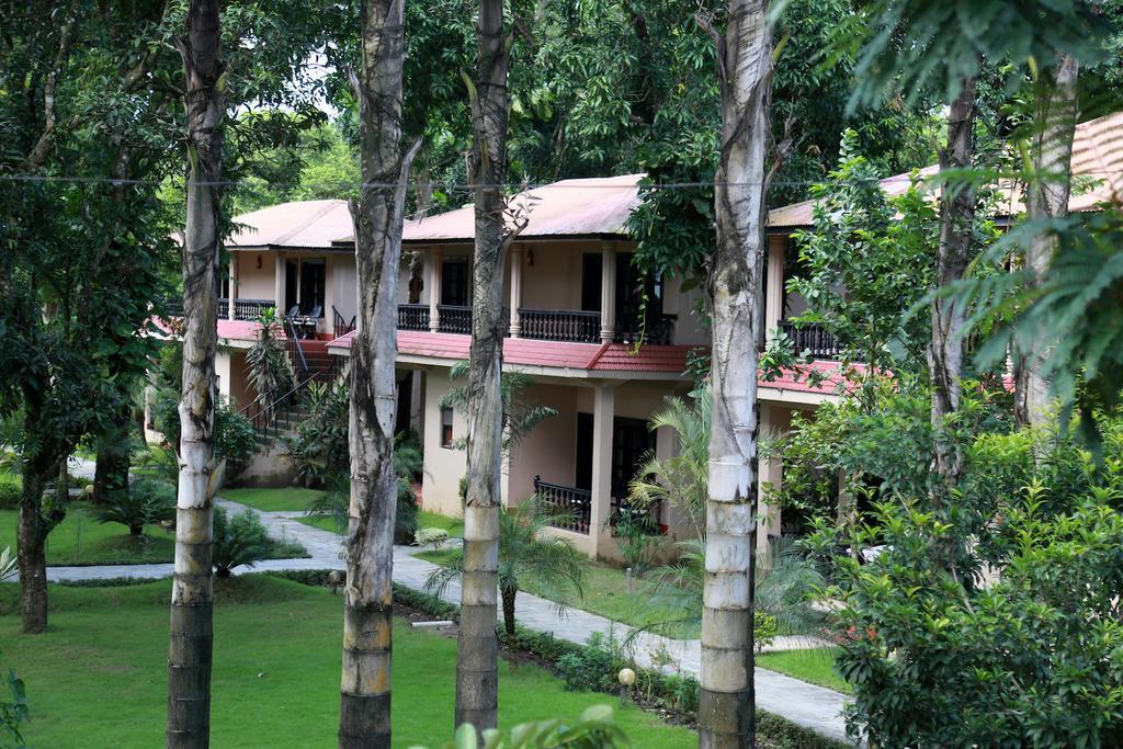 Hotel Parkland Sauraha Dış mekan fotoğraf